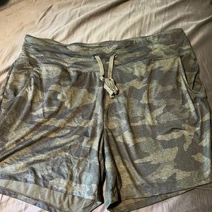 Marika Camo athletic shorts